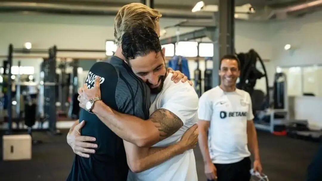 阿莫林8000万爱将明夏必转会，曼联或考虑引进！中场引援目标不只巴莱巴